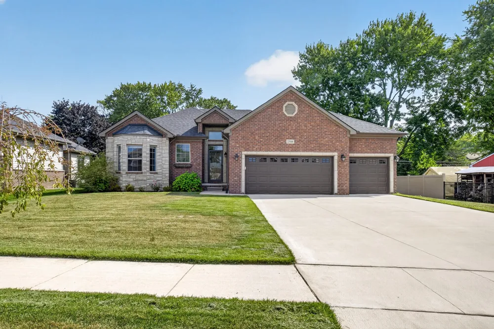 23110 Merlene Drive Macomb, MI 48042