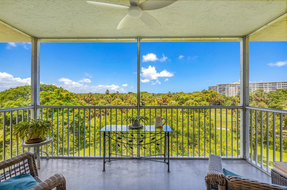 3960 Oaks Clubhouse Drive #504 Pompano Beach, FL 33069