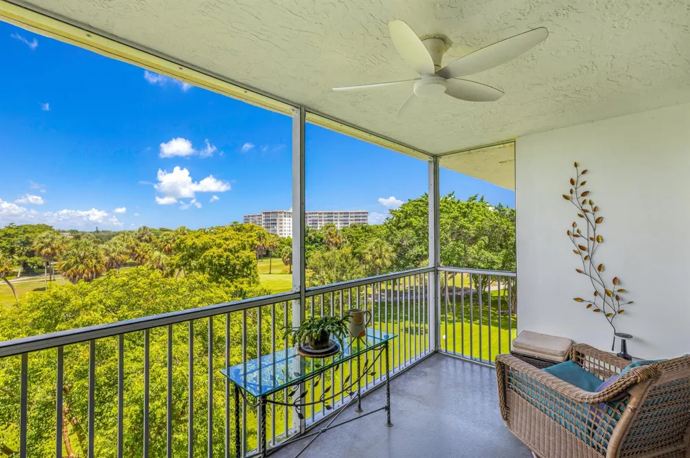 3960 Oaks Clubhouse Drive #504 Pompano Beach, FL 33069