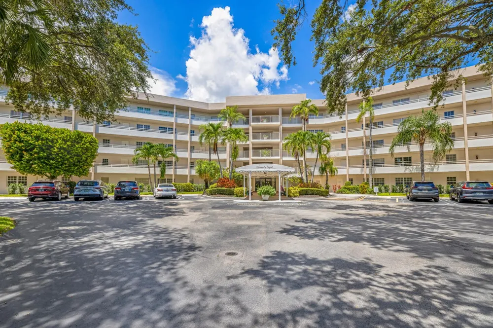 3960 Oaks Clubhouse Drive #504 Pompano Beach, FL 33069