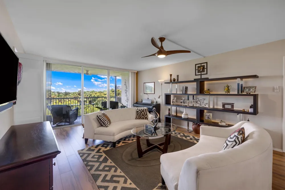 3960 Oaks Clubhouse Drive #504 Pompano Beach, FL 33069