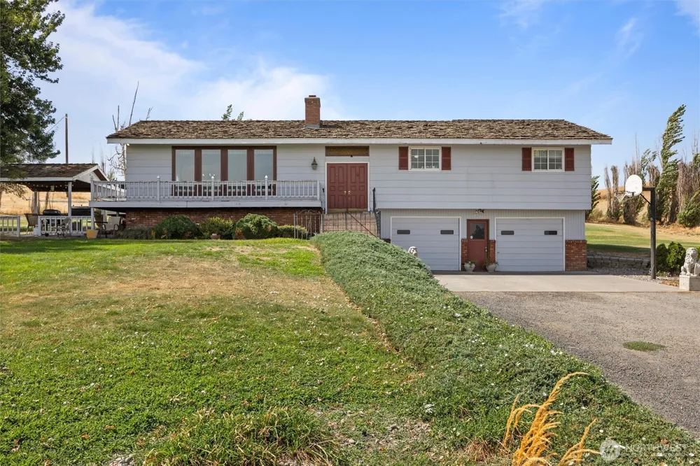 697 Conrad Road Touchet, WA 99360