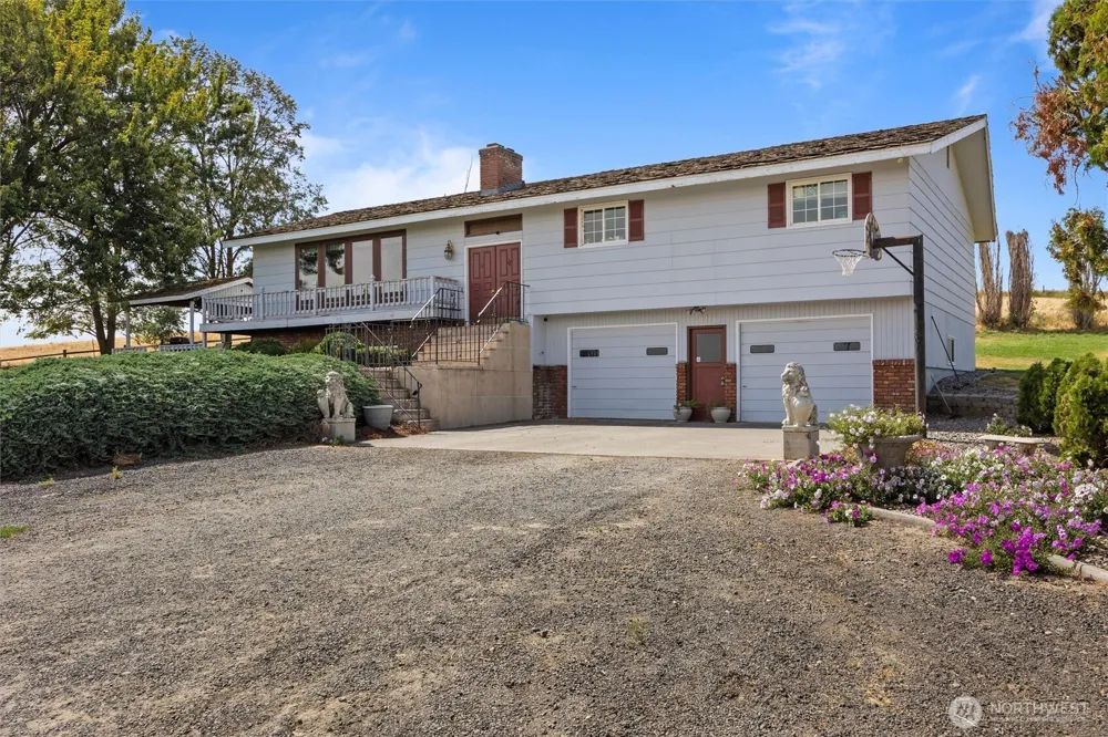 697 Conrad Road Touchet, WA 99360