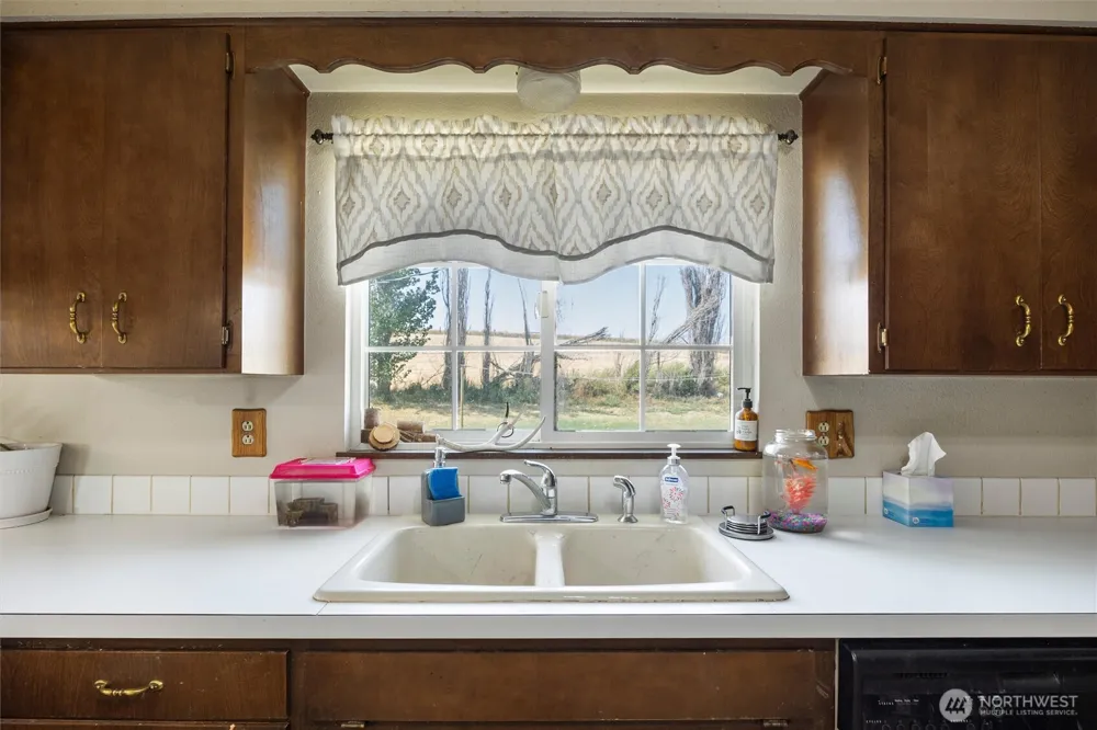 697 Conrad Road Touchet, WA 99360