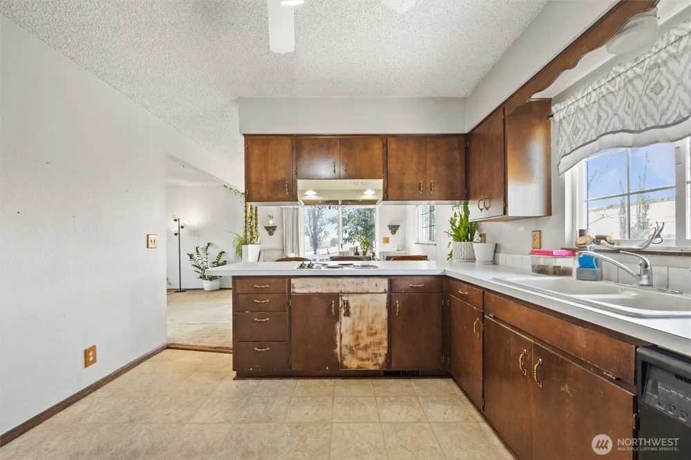 697 Conrad Road Touchet, WA 99360