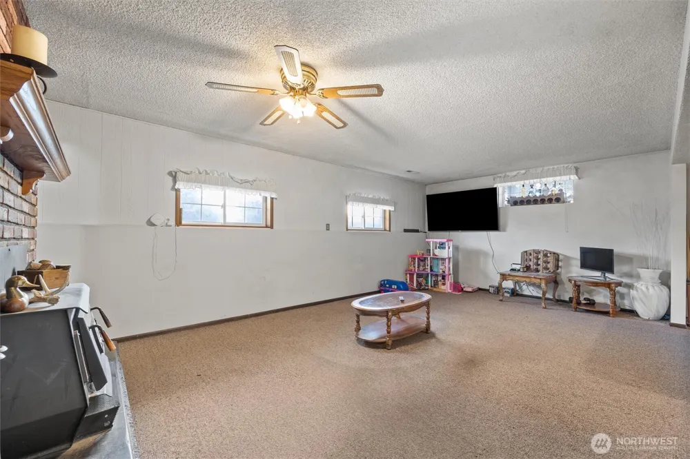 697 Conrad Road Touchet, WA 99360