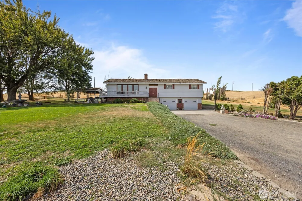697 Conrad Road Touchet, WA 99360