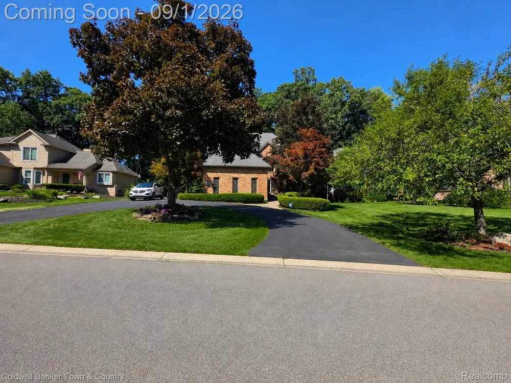 5555 Bentwood Lane Commerce Charter Township, MI 48382