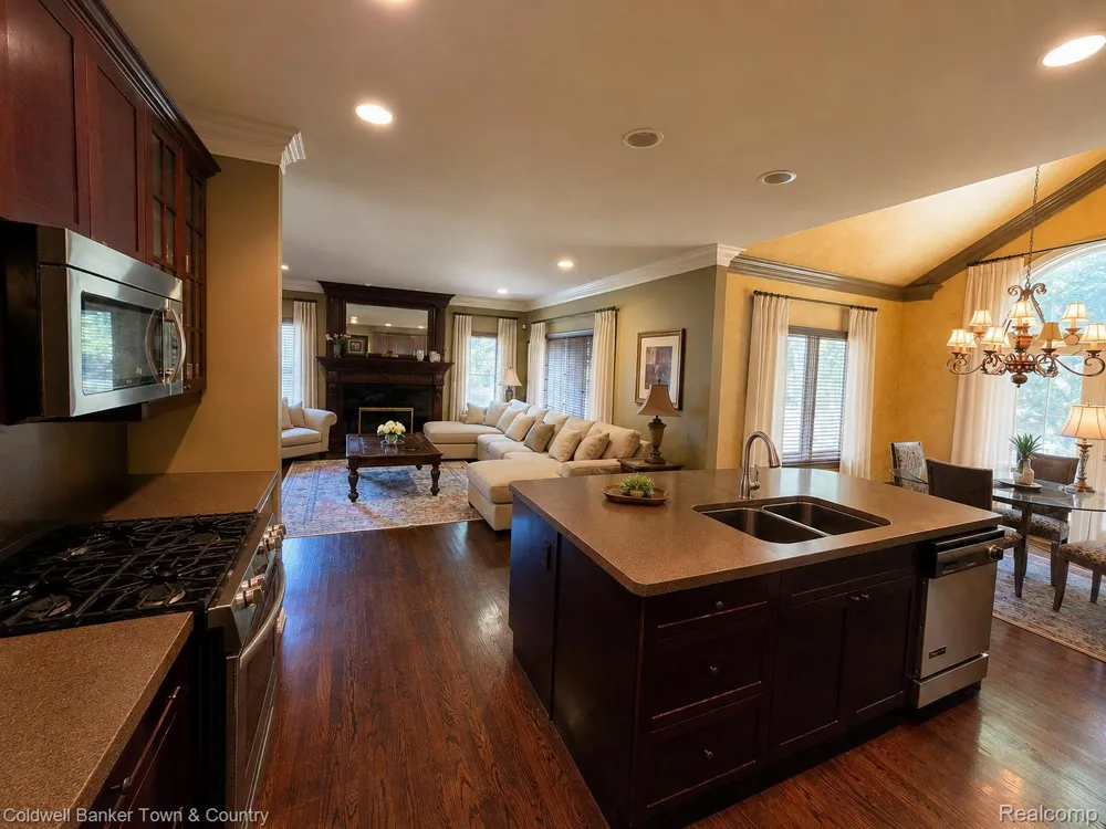 5555 Bentwood Lane Commerce Charter Township, MI 48382