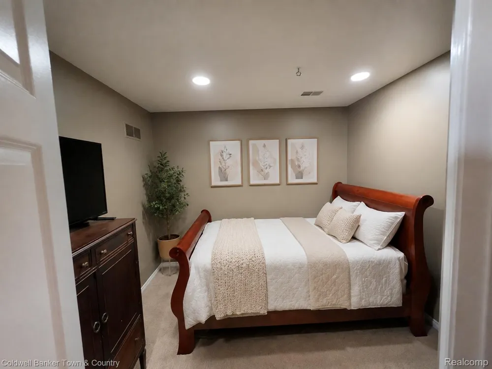 5555 Bentwood Lane Commerce Charter Township, MI 48382