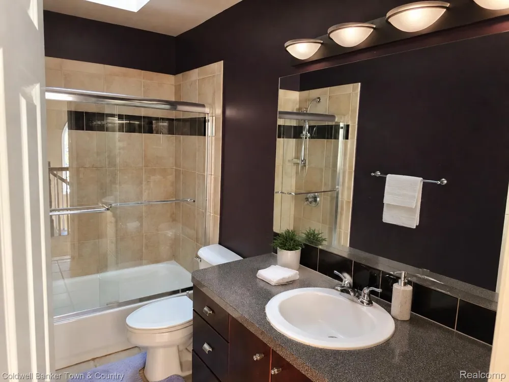 5555 Bentwood Lane Commerce Charter Township, MI 48382