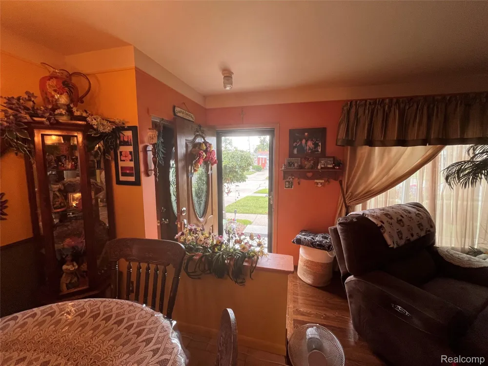 9423 Sylvester Street Taylor City, MI 48180