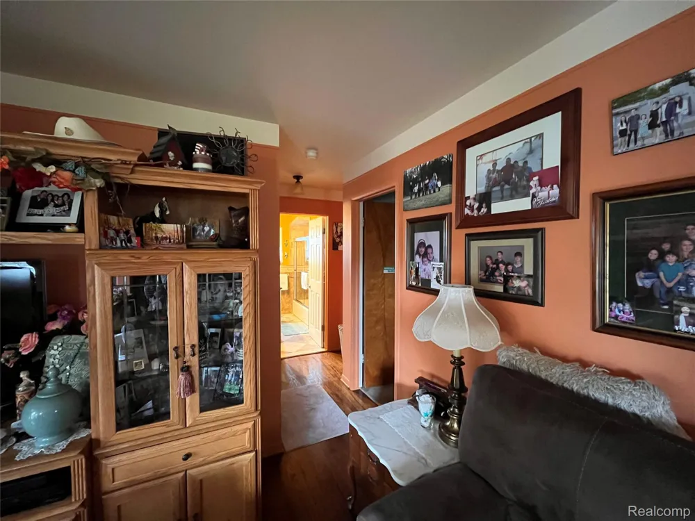 9423 Sylvester Street Taylor City, MI 48180