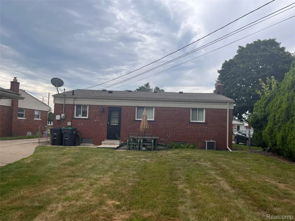 9423 Sylvester Street Taylor City, MI 48180