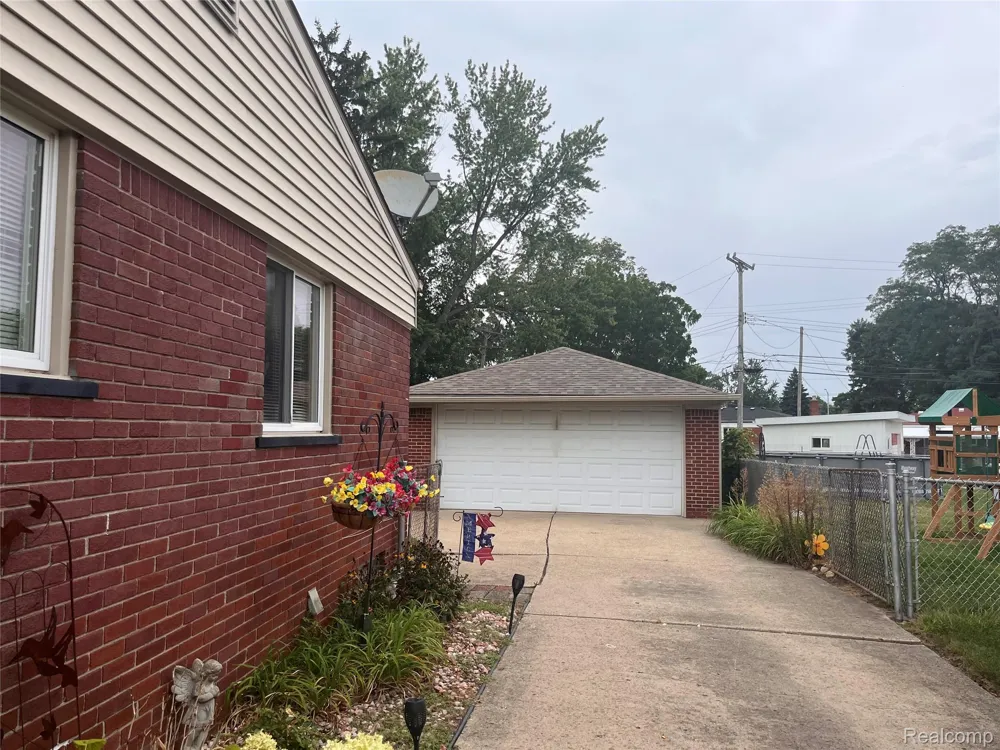 9423 Sylvester Street Taylor City, MI 48180