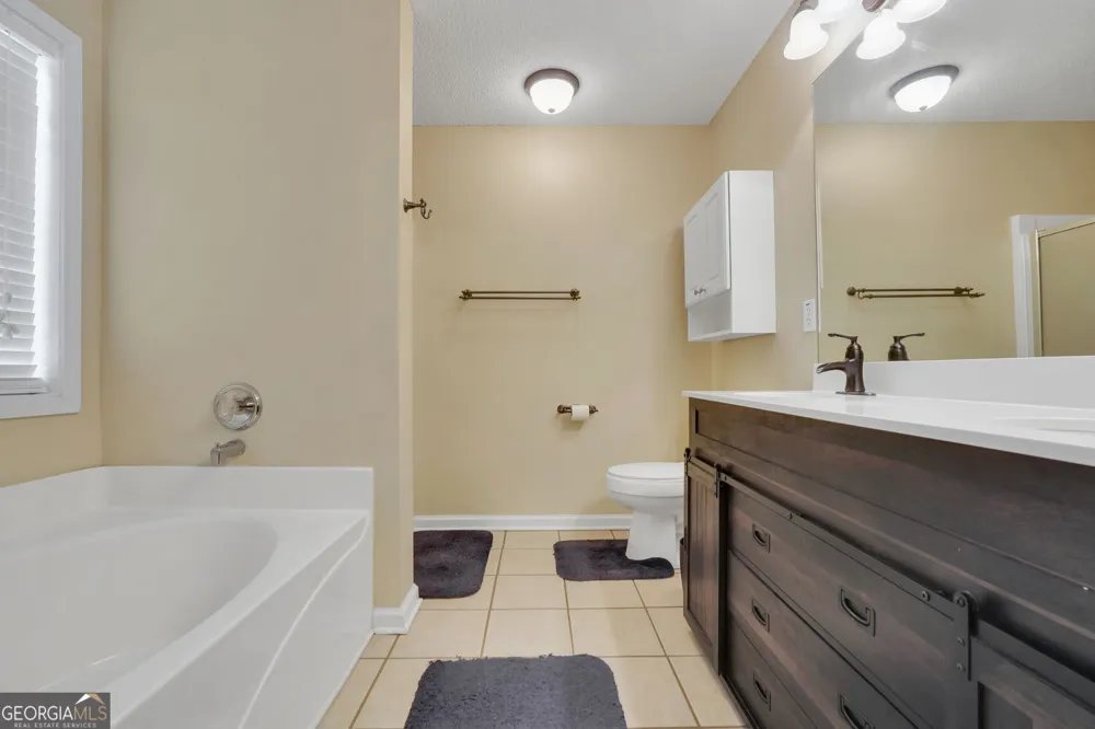 1130 Larkspur DR Locust Grove, GA 30248