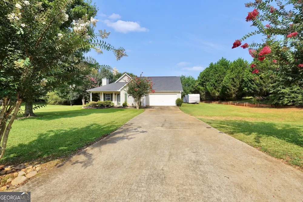 1130 Larkspur DR Locust Grove, GA 30248