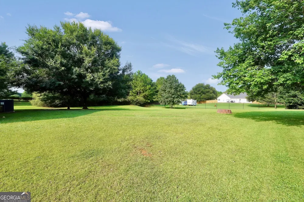 1130 Larkspur DR Locust Grove, GA 30248