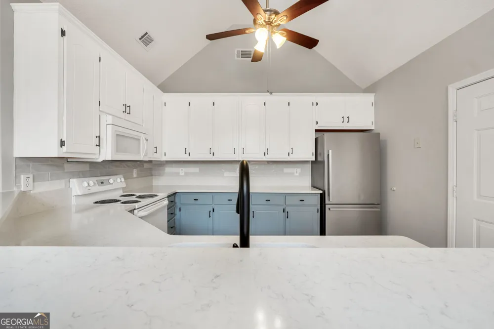 1130 Larkspur DR Locust Grove, GA 30248