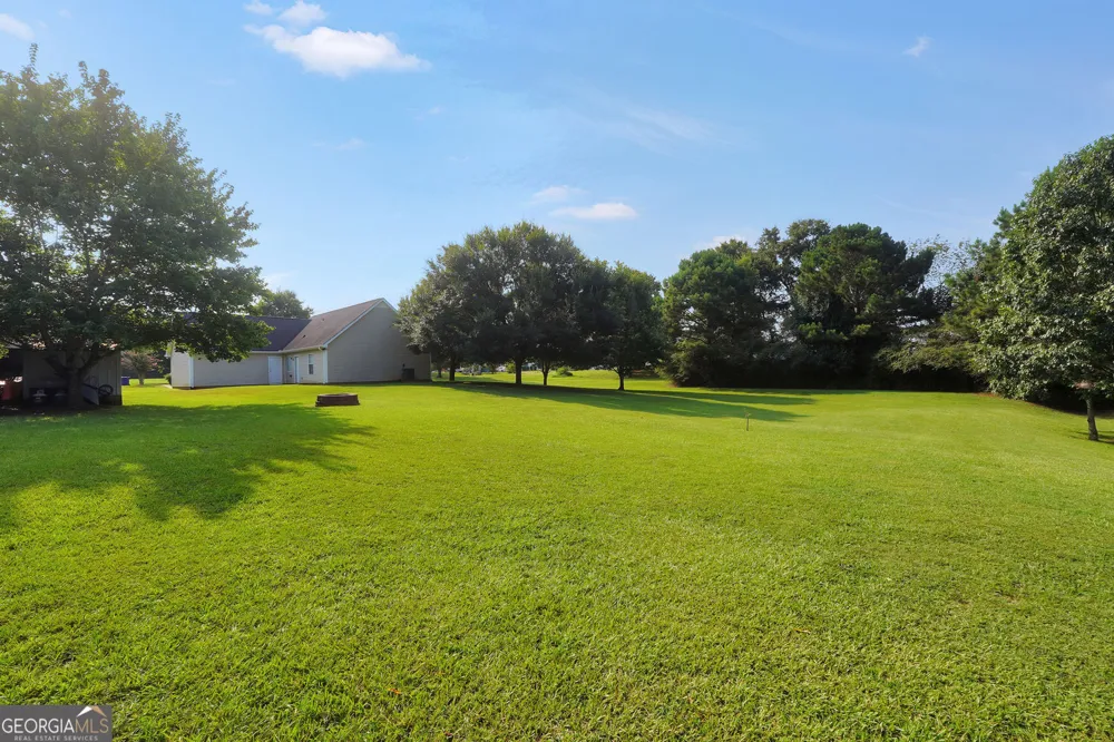 1130 Larkspur DR Locust Grove, GA 30248