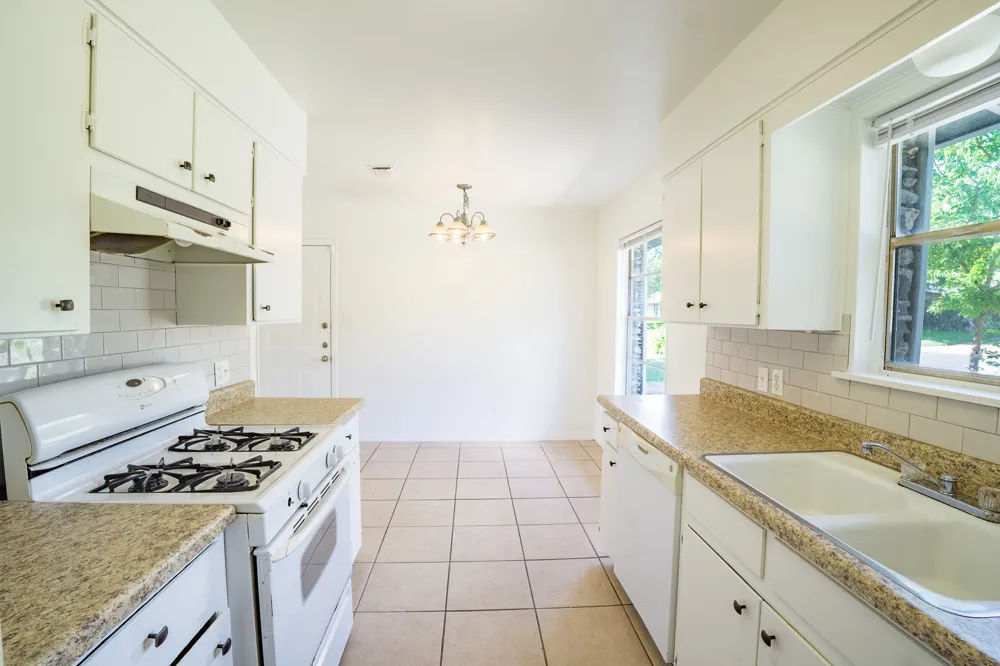 8204 Easter Cove Austin, TX 78757