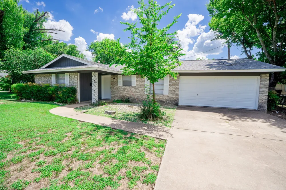 8204 Easter Cove Austin, TX 78757