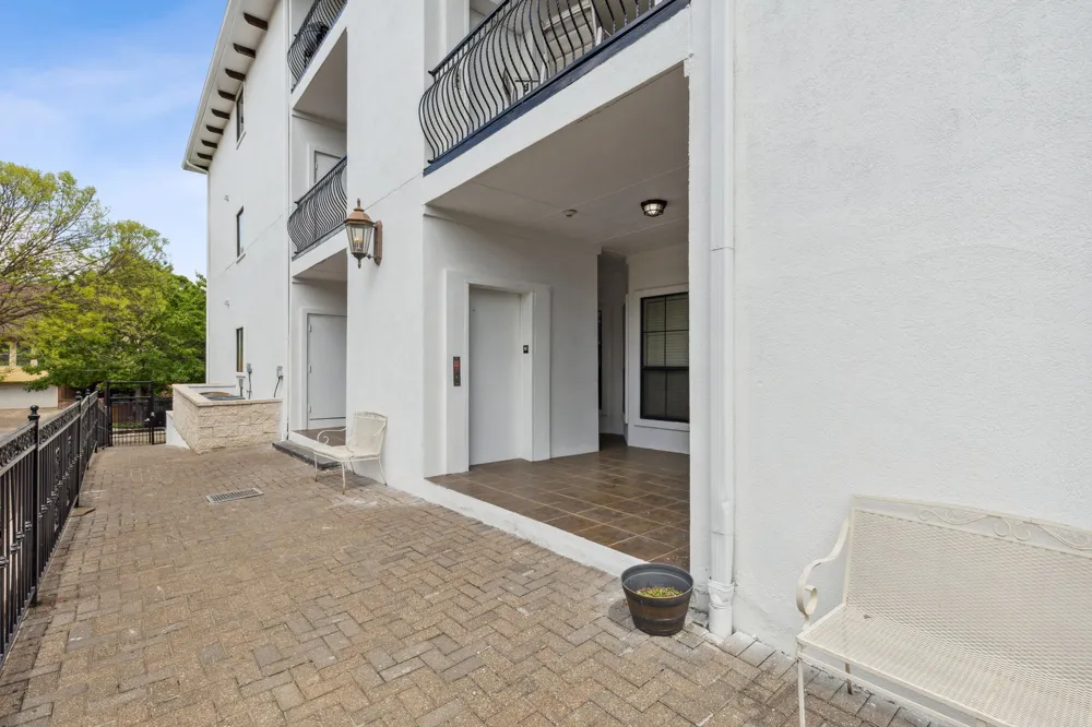 4210 Prescott #C Dallas, TX 75219