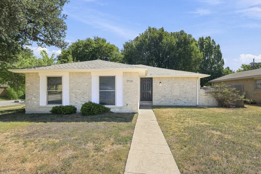 2718 Oakmont Drive Lancaster, TX 75134