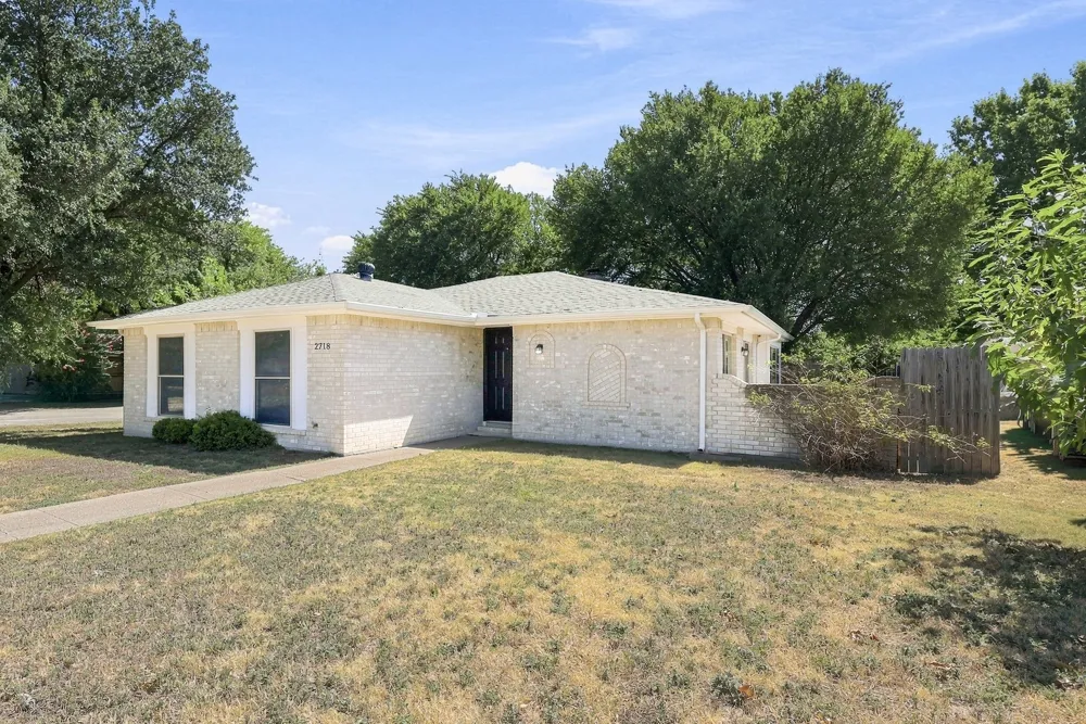 2718 Oakmont Drive Lancaster, TX 75134