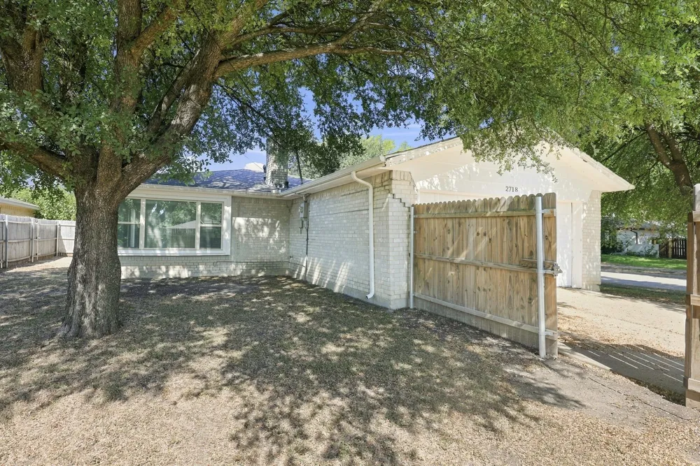 2718 Oakmont Drive Lancaster, TX 75134