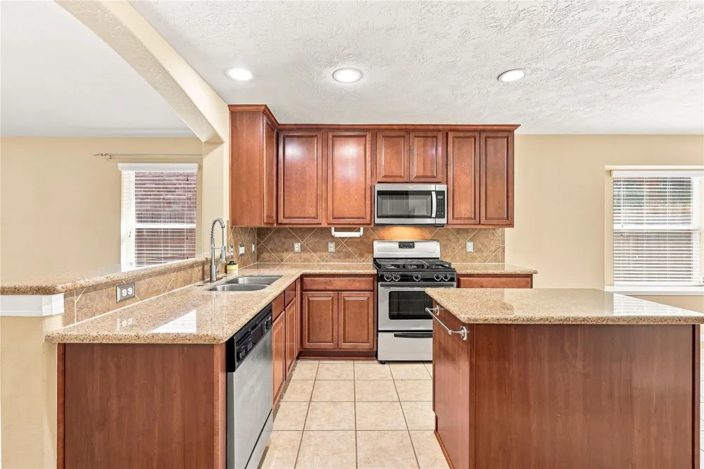 5923 Deleon Trail Drive Spring, TX 77379