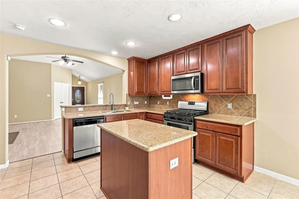5923 Deleon Trail Drive Spring, TX 77379