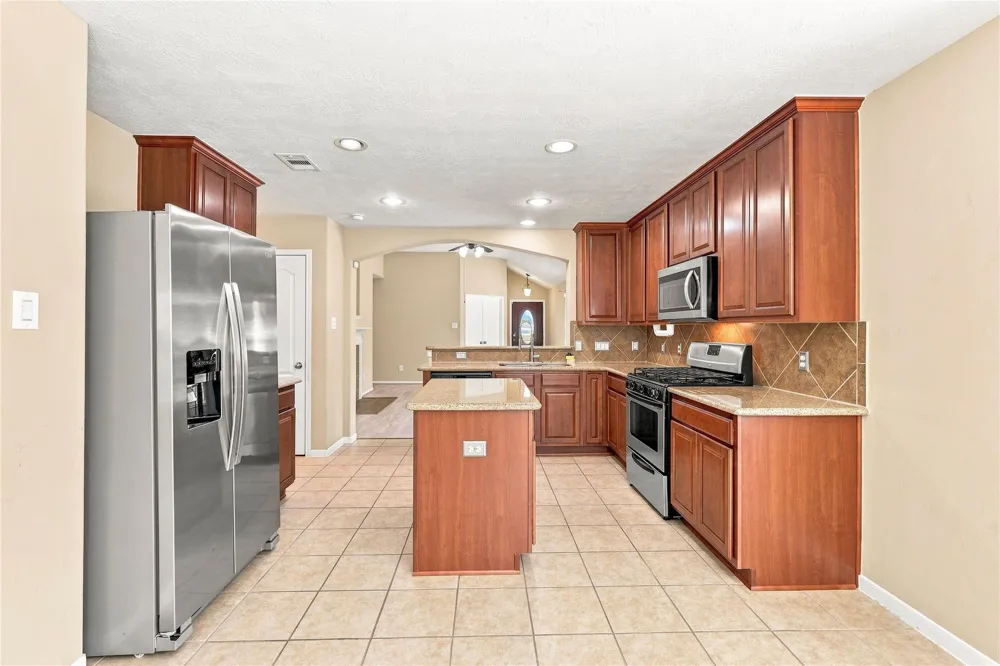 5923 Deleon Trail Drive Spring, TX 77379