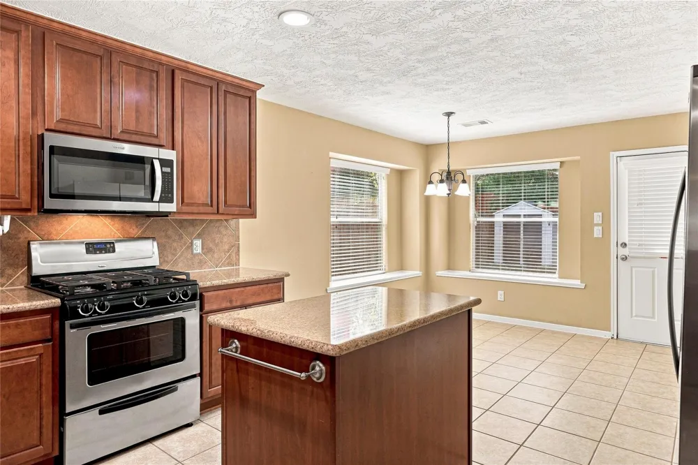 5923 Deleon Trail Drive Spring, TX 77379