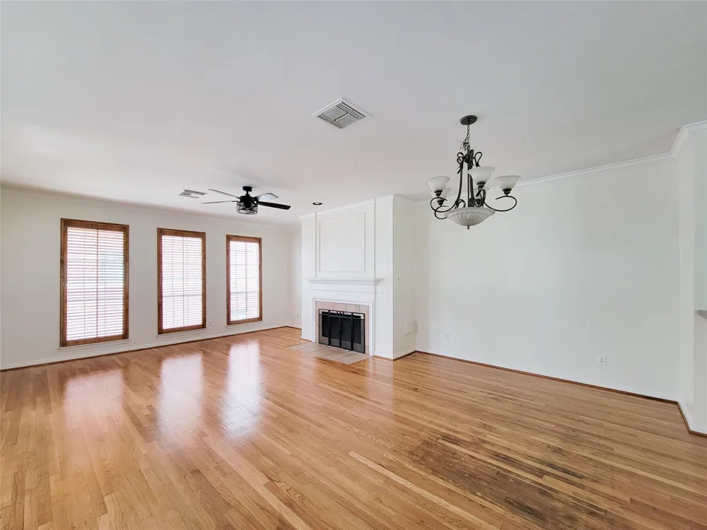 34 Waugh #B Houston, TX 77007