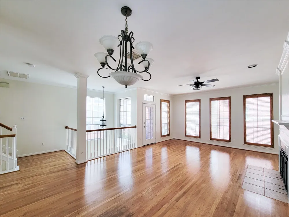 34 Waugh #B Houston, TX 77007
