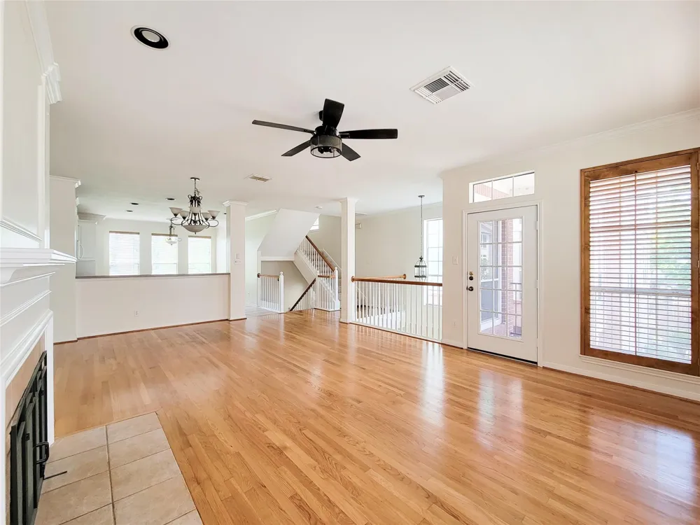 34 Waugh #B Houston, TX 77007