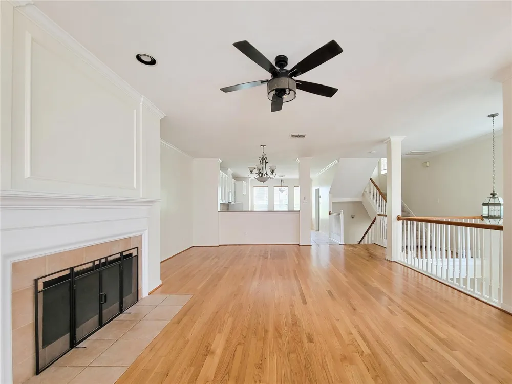 34 Waugh #B Houston, TX 77007