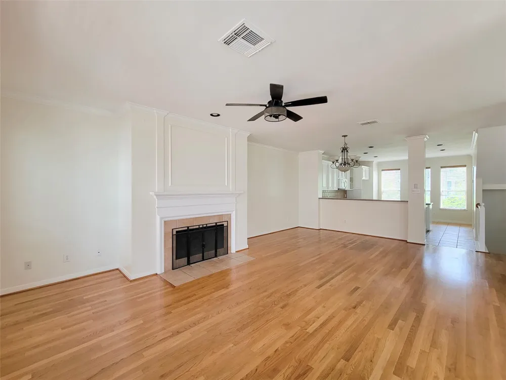 34 Waugh #B Houston, TX 77007