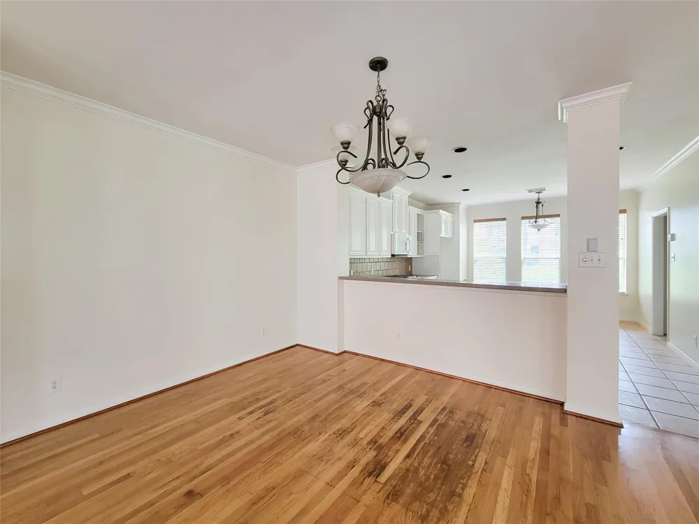 34 Waugh #B Houston, TX 77007