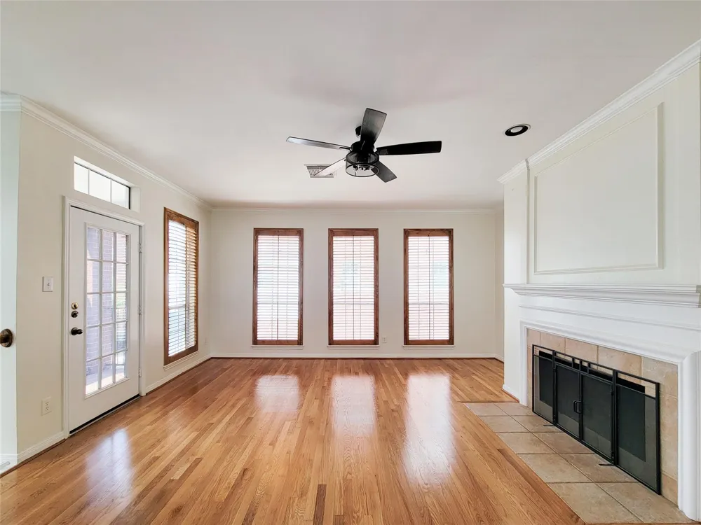 34 Waugh #B Houston, TX 77007