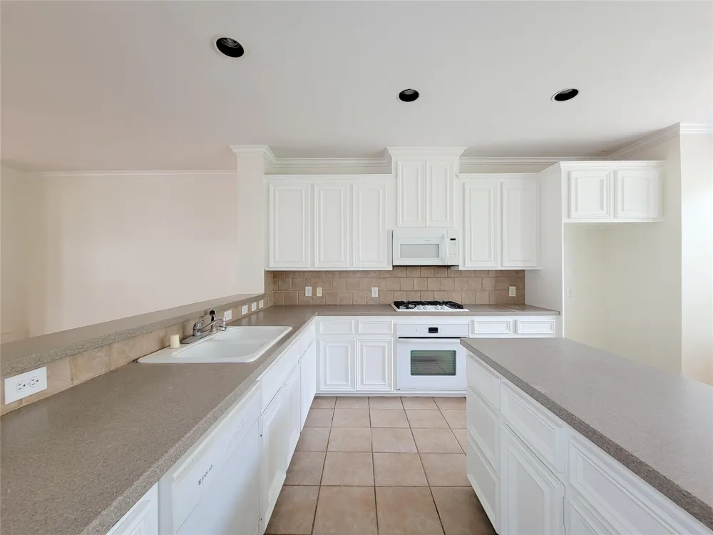 34 Waugh #B Houston, TX 77007