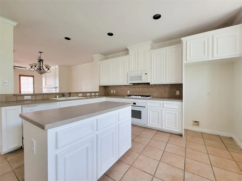 34 Waugh #B Houston, TX 77007