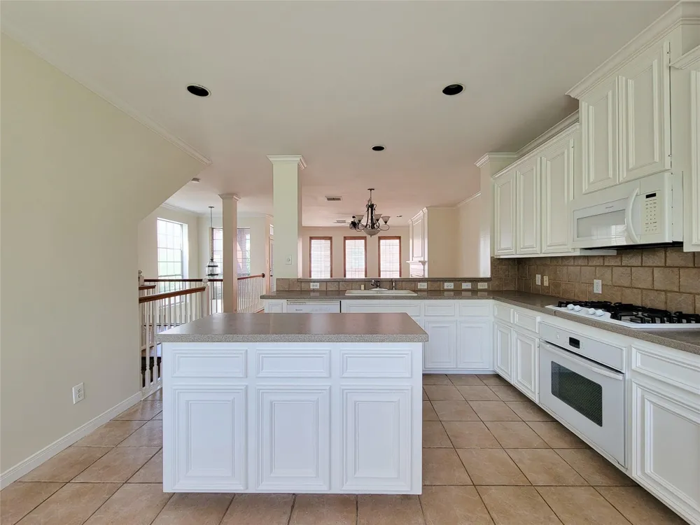 34 Waugh #B Houston, TX 77007