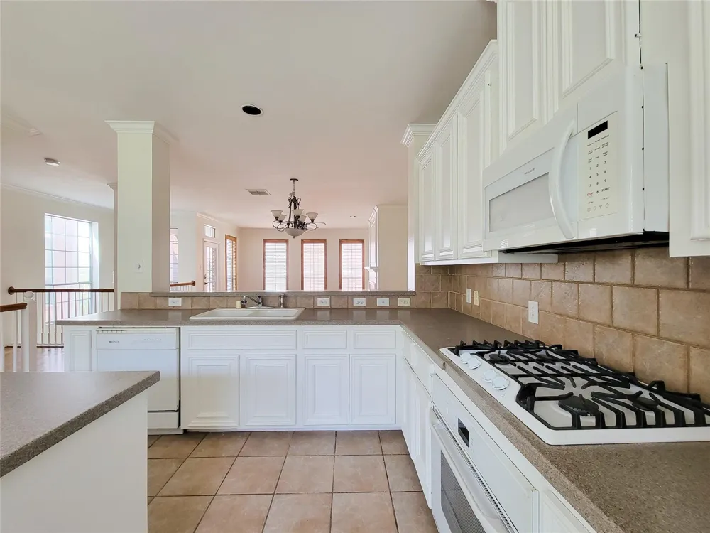 34 Waugh #B Houston, TX 77007