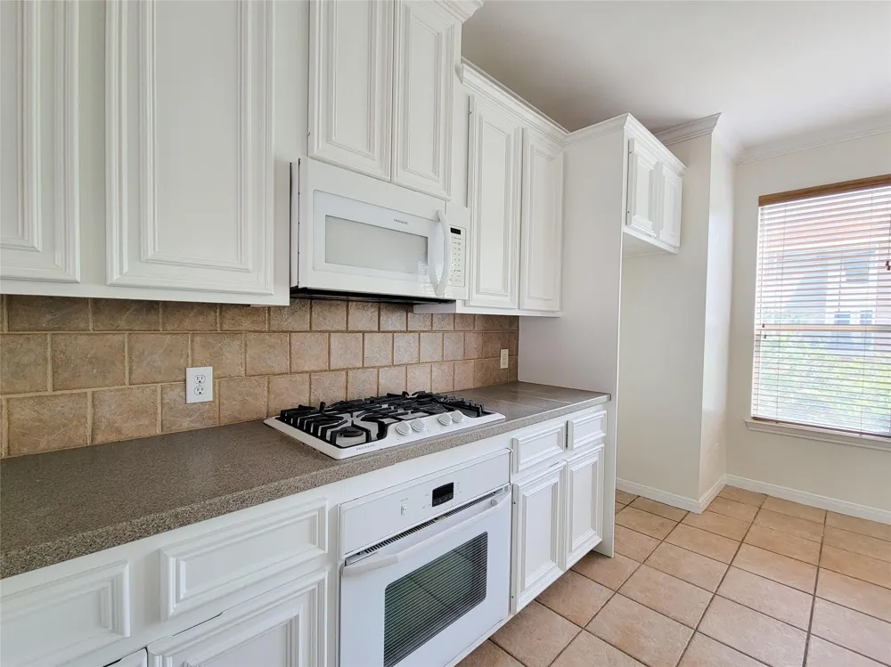 34 Waugh #B Houston, TX 77007