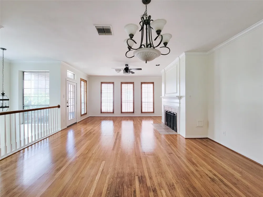 34 Waugh #B Houston, TX 77007