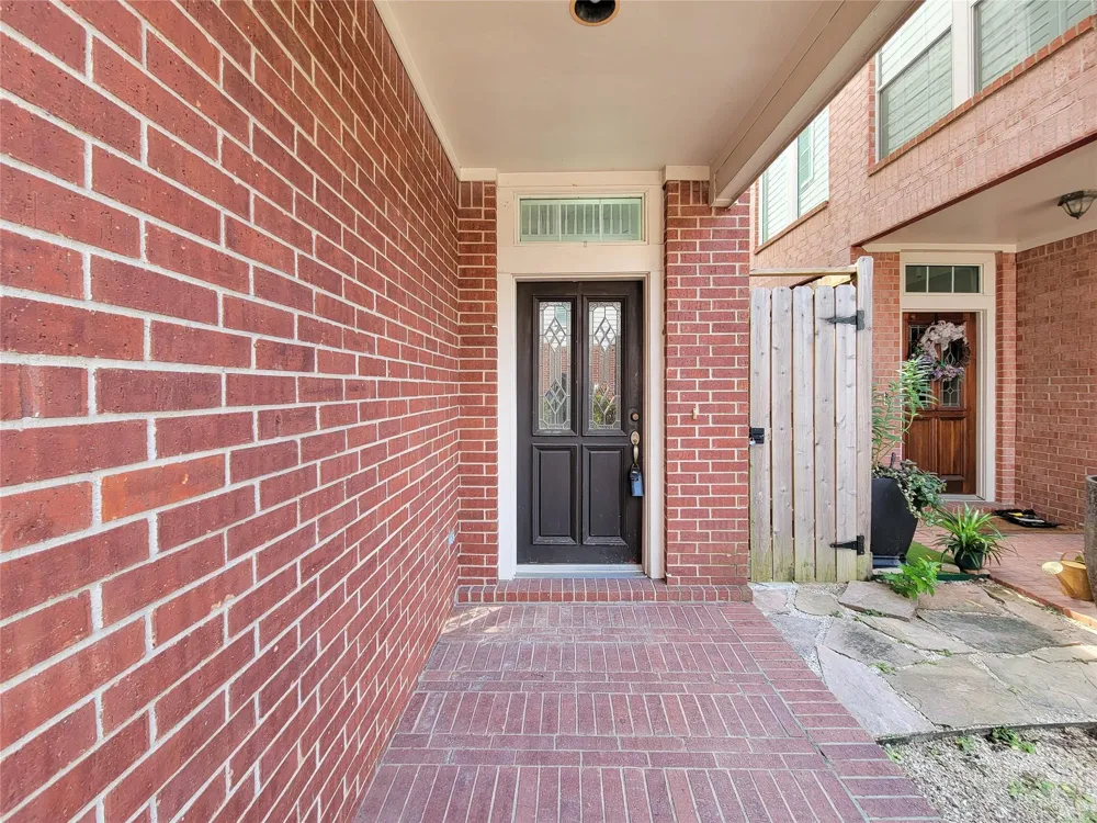 34 Waugh #B Houston, TX 77007
