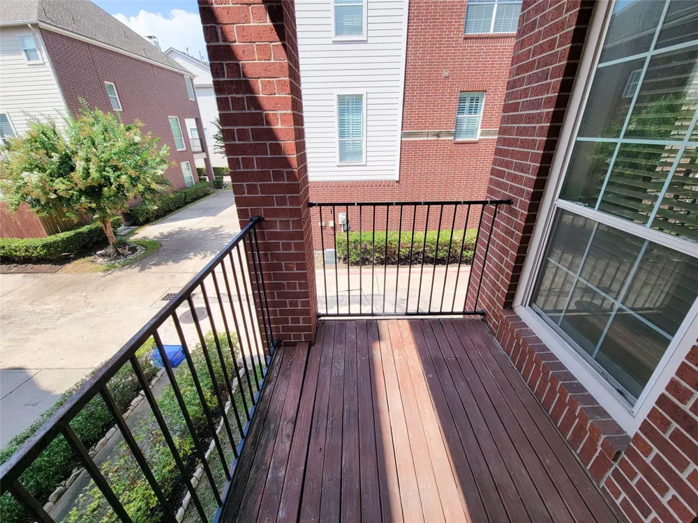 34 Waugh #B Houston, TX 77007
