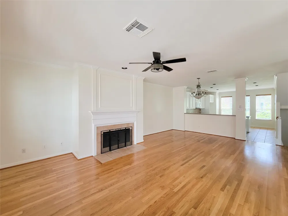 34 Waugh #B Houston, TX 77007
